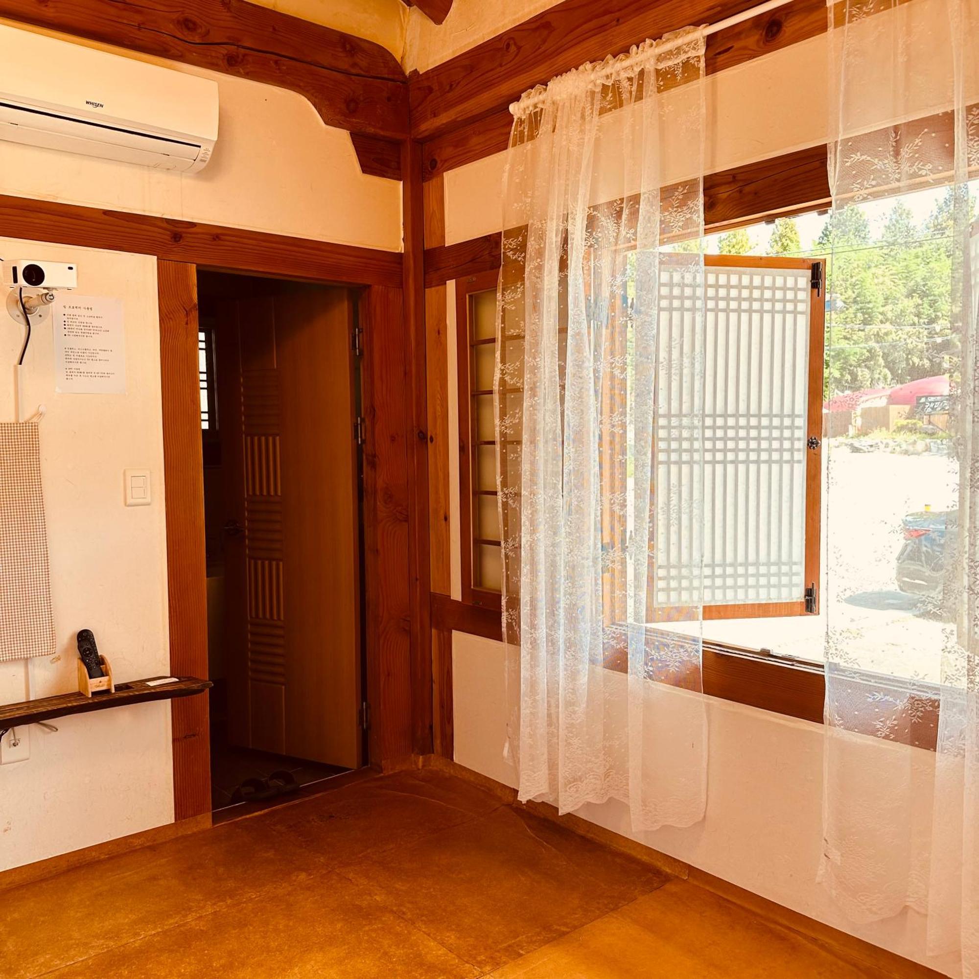 Jeonju Hanok Village Deoksugung Exteriör bild