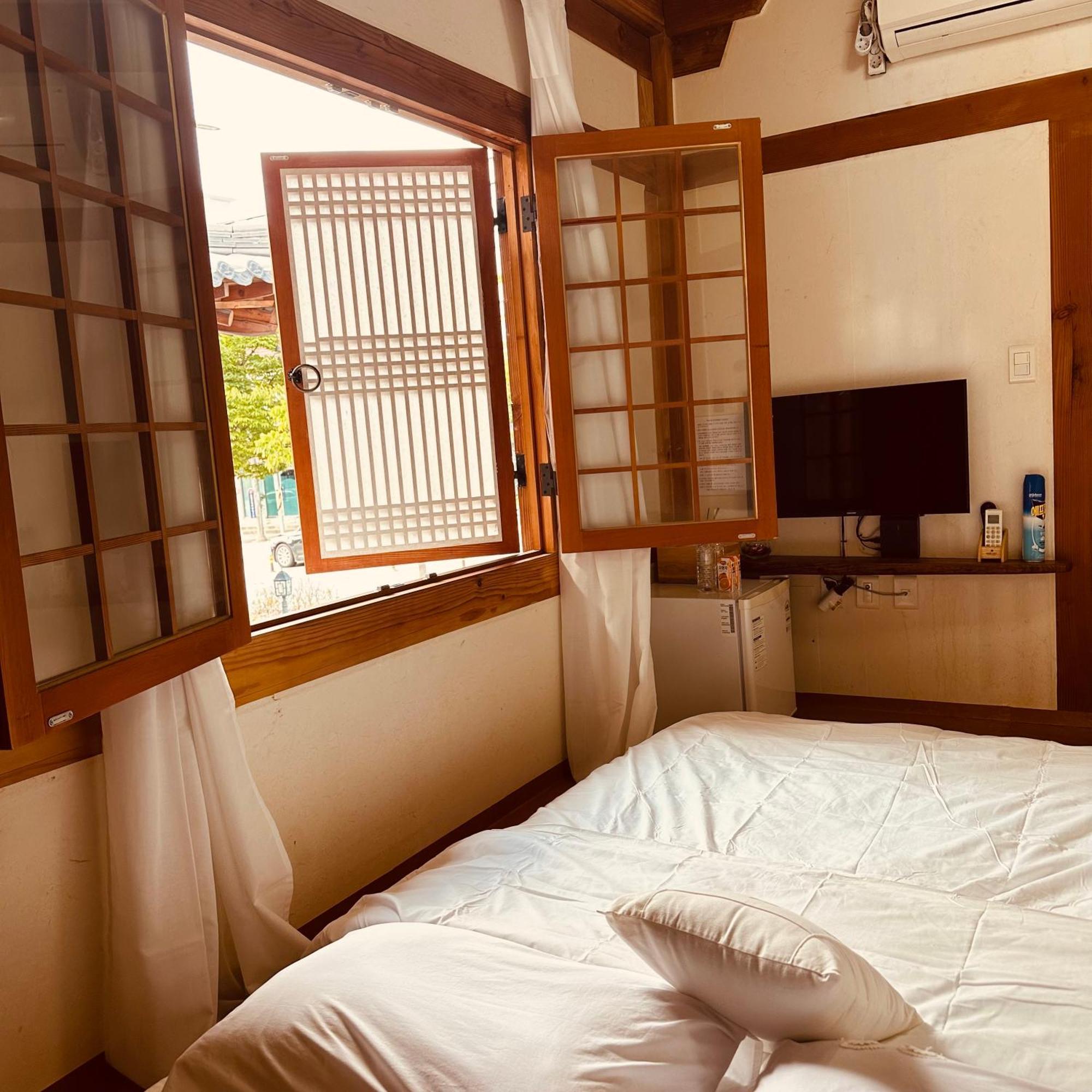 Jeonju Hanok Village Deoksugung Exteriör bild