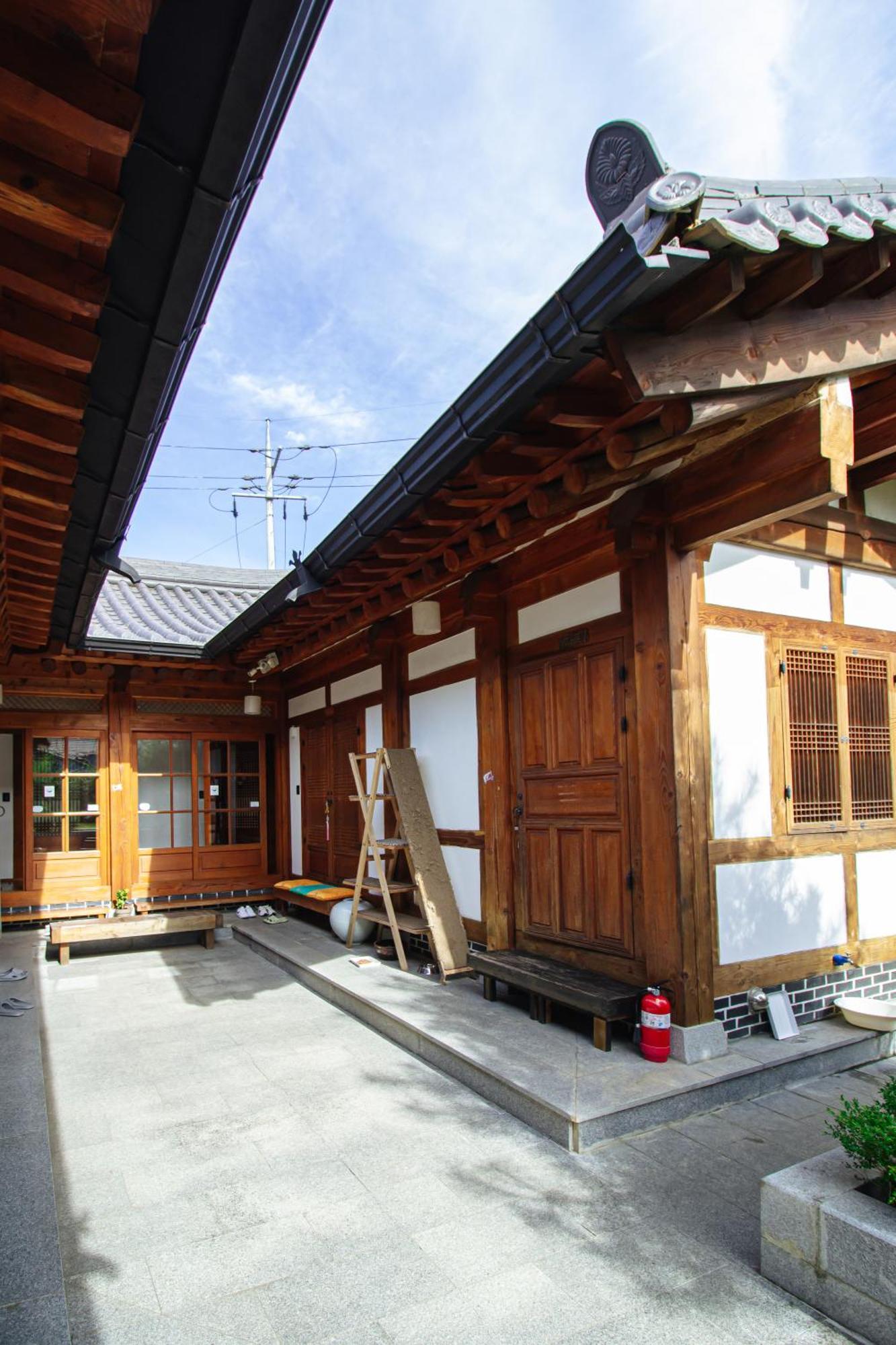 Jeonju Hanok Village Deoksugung Exteriör bild